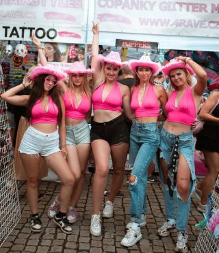 Zítra odjíždíme do Ostravy na @colours_cz kde nás najdete celkem na 3 místech v areálu! 🙂 Stav se za námi pro svůj...